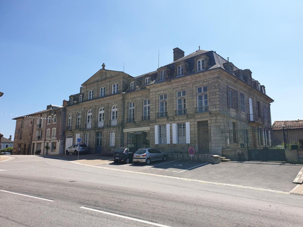 Le Chateau Châteauponsac Exteriör bild